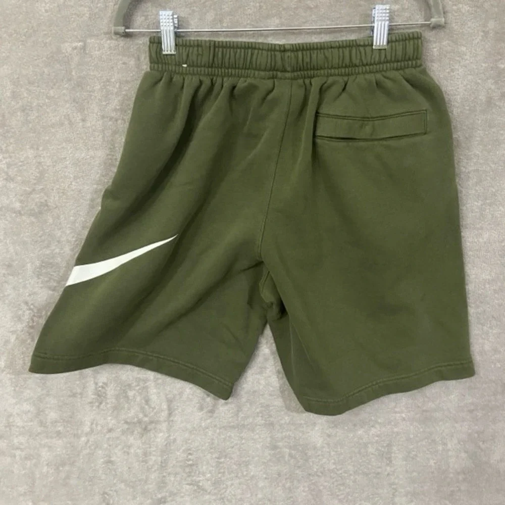Nike‎ Sportswear Club Graphic Shorts Men Small  Green Fleece Swoosh Active Gym